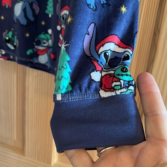Disney Stitch Christmas‎ Pajama Top size 4-6 - Picture 4 of 7